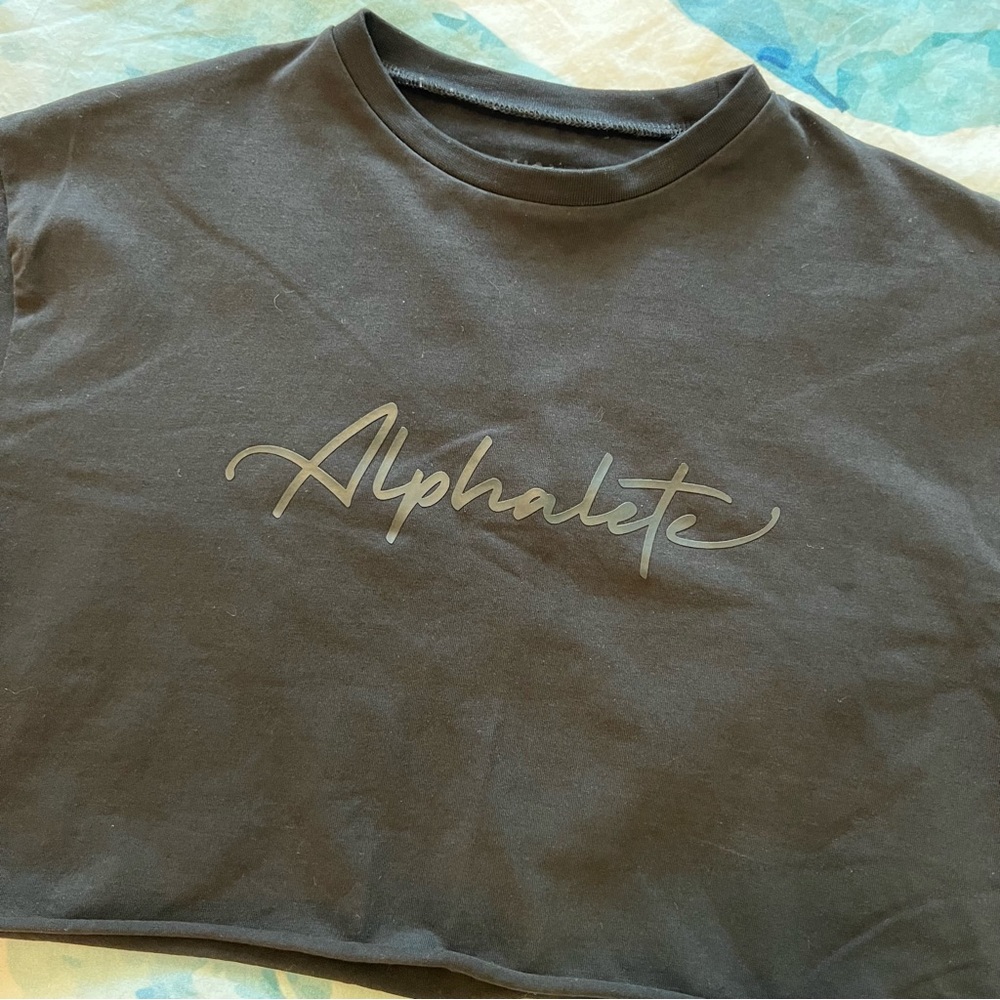 XS alphalete signature short sleeve crop top | blackout